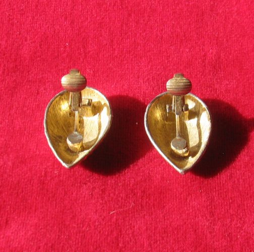 Vintage Gold Tone Teardrop Shaped Clip On Earrings - Image 3